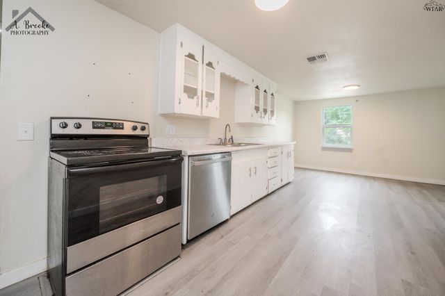 924 FALLS DRIVE, Wichita Falls, TX 76306