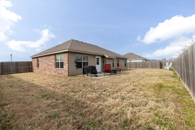 1651 Gallant Fox Lane, Prairie Grove, AR 72753