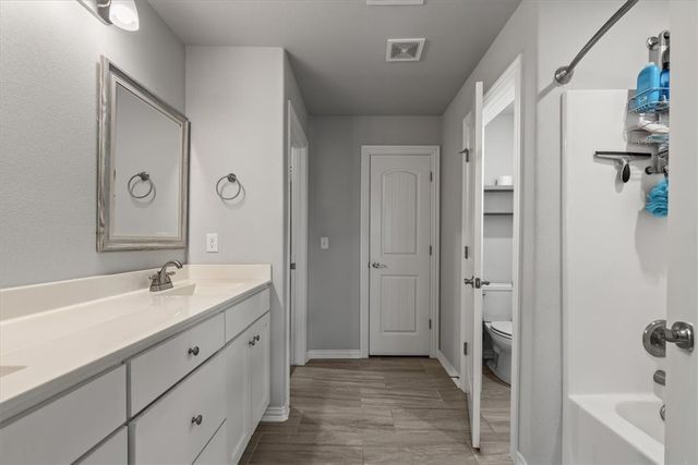 1651 Gallant Fox Lane, Prairie Grove, AR 72753