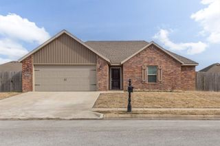 1651 Gallant Fox Lane, Prairie Grove, AR 72753