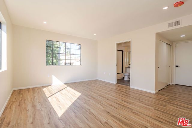 9140 Burnet Avenue 15, North Hills (los Angeles), CA 91343
