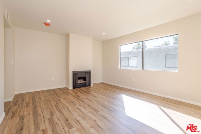 9140 Burnet Avenue 15, North Hills (los Angeles), CA 91343