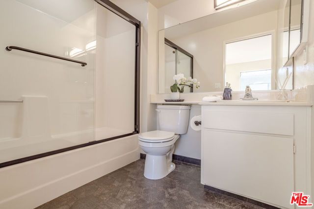 9140 Burnet Avenue 15, North Hills (los Angeles), CA 91343