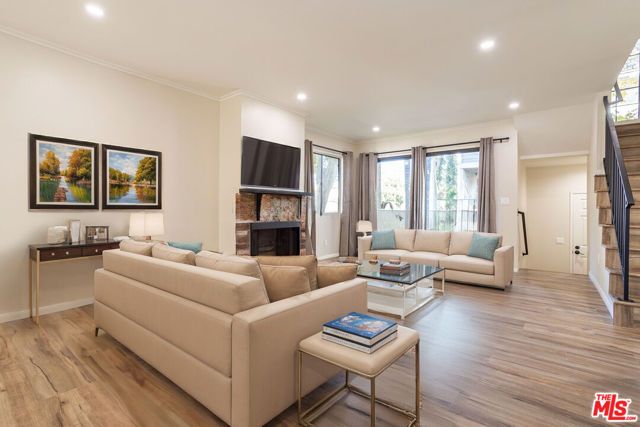 9140 Burnet Avenue 15, North Hills (los Angeles), CA 91343