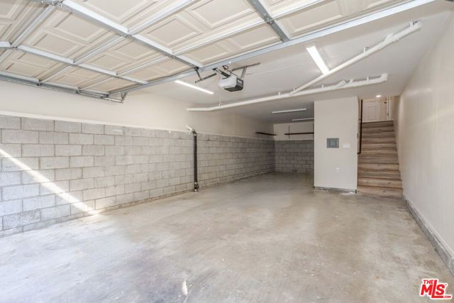 9140 Burnet Avenue 15, North Hills (los Angeles), CA 91343