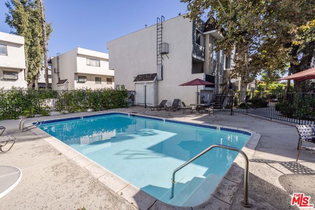 9140 Burnet Avenue 15, North Hills (los Angeles), CA 91343