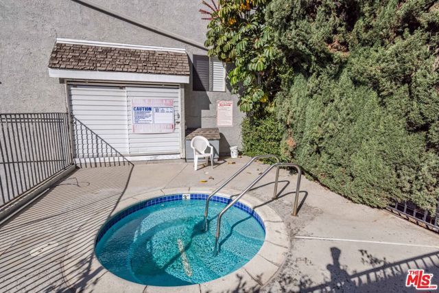 9140 Burnet Avenue 15, North Hills (los Angeles), CA 91343