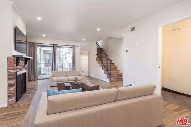 9140 Burnet Avenue 15, North Hills (los Angeles), CA 91343