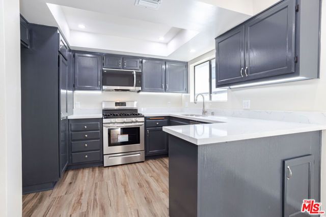 9140 Burnet Avenue 15, North Hills (los Angeles), CA 91343