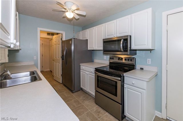 3513 E Prescott Circle, Cuyahoga Falls, OH 44223