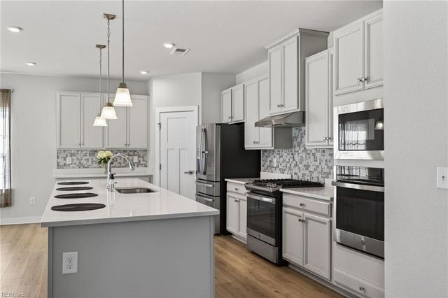 302 Terrywood DR, Suffolk, VA 23434