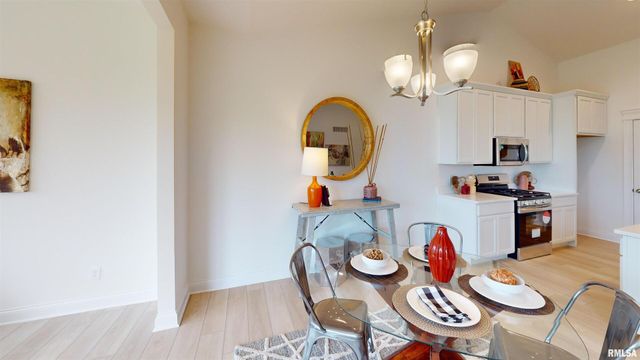 5885 BUTTERFIELD Drive, Bettendorf, IA 52722