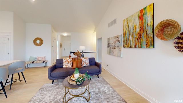 5885 BUTTERFIELD Drive, Bettendorf, IA 52722