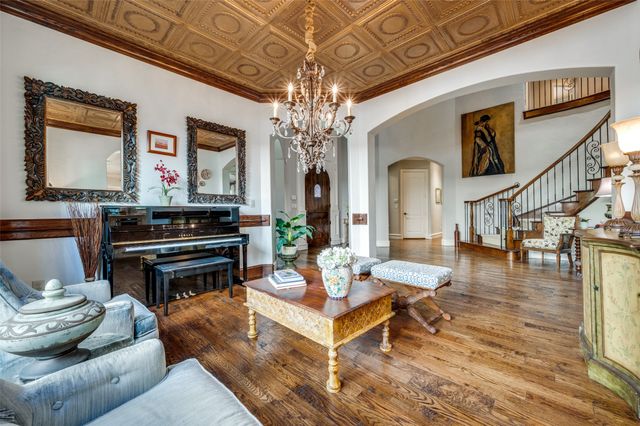 8605 Labron Avenue, Dallas, TX 75209