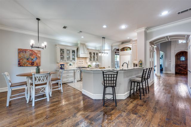 8605 Labron Avenue, Dallas, TX 75209