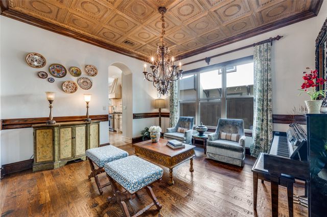 8605 Labron Avenue, Dallas, TX 75209