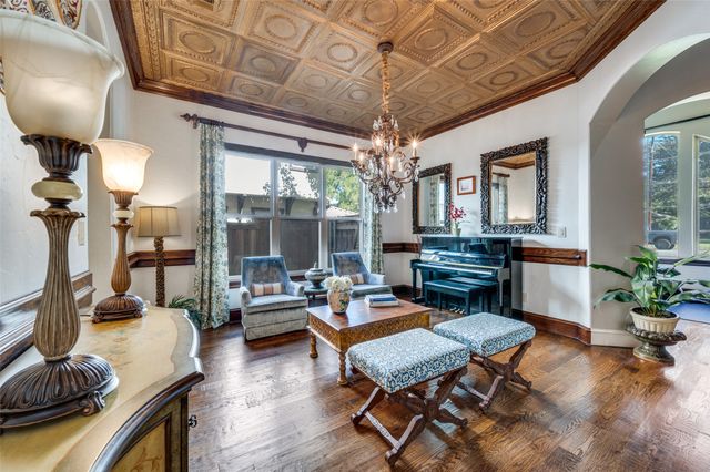 8605 Labron Avenue, Dallas, TX 75209