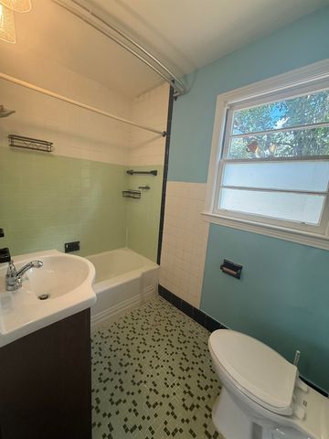 1811 Tyndall Drive, Tallahassee, FL 32304