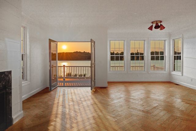 102 East Point Drive 102, East Providence, RI 02916