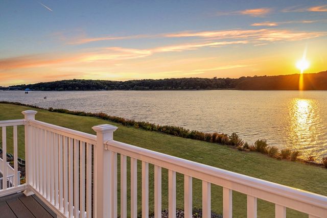 102 East Point Drive 102, East Providence, RI 02916