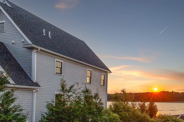 102 East Point Drive 102, East Providence, RI 02916