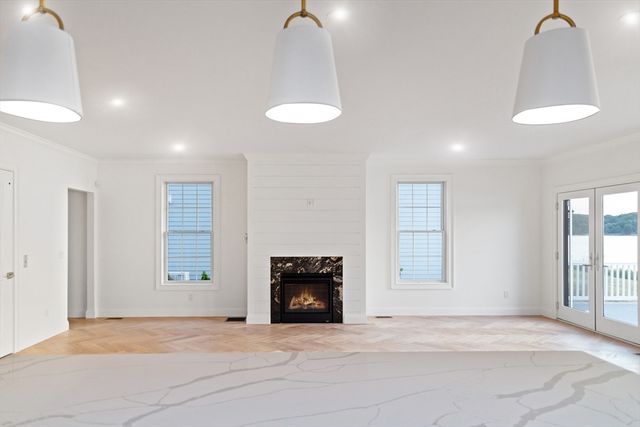 102 East Point Drive 102, East Providence, RI 02916