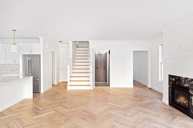 102 East Point Drive 102, East Providence, RI 02916