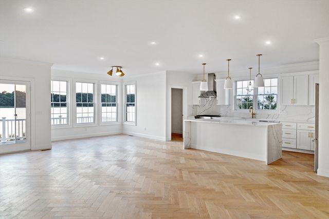 102 East Point Drive 102, East Providence, RI 02916