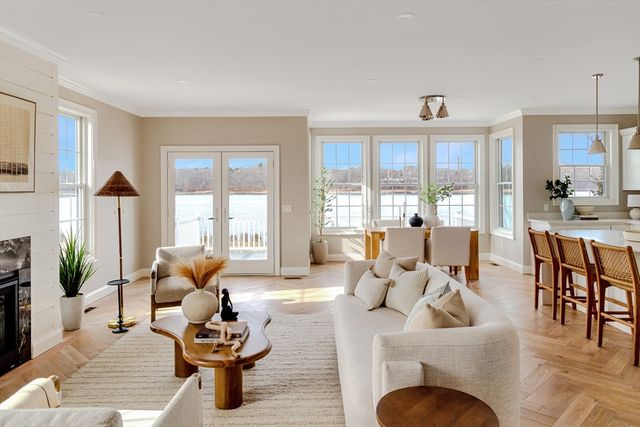 102 East Point Drive 102, East Providence, RI 02916