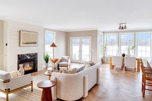 102 East Point Drive 102, East Providence, RI 02916