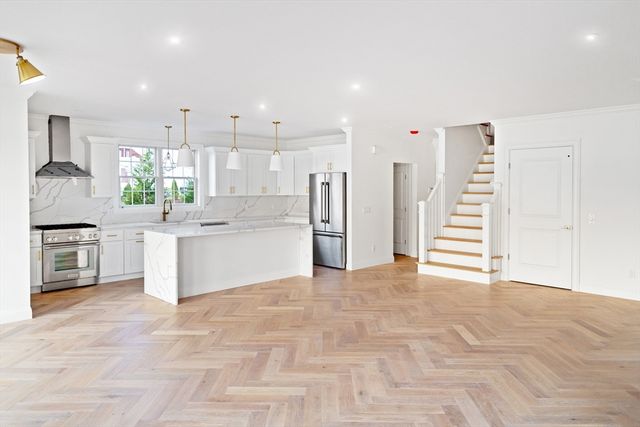 102 East Point Drive 102, East Providence, RI 02916