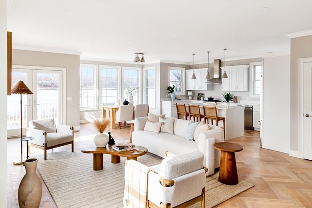 102 East Point Drive 102, East Providence, RI 02916