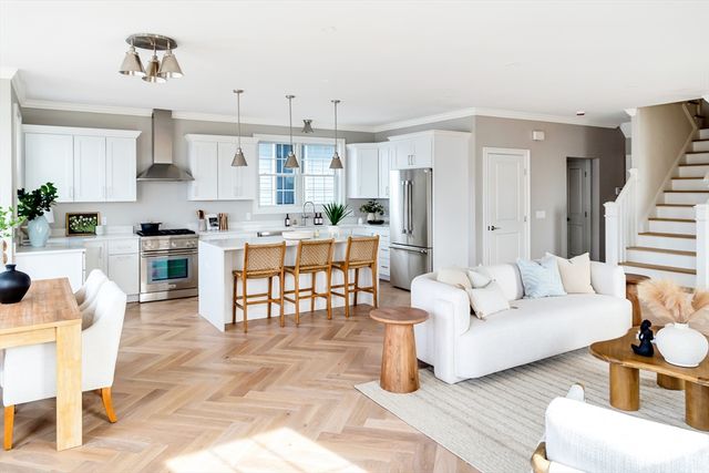 102 East Point Drive 102, East Providence, RI 02916