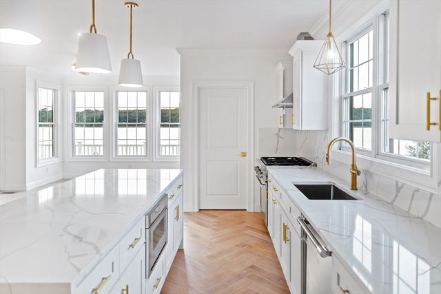 102 East Point Drive 102, East Providence, RI 02916