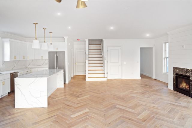 102 East Point Drive 102, East Providence, RI 02916