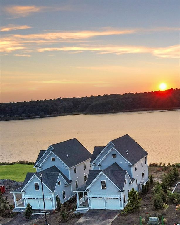 102 East Point Drive 102, East Providence, RI 02916