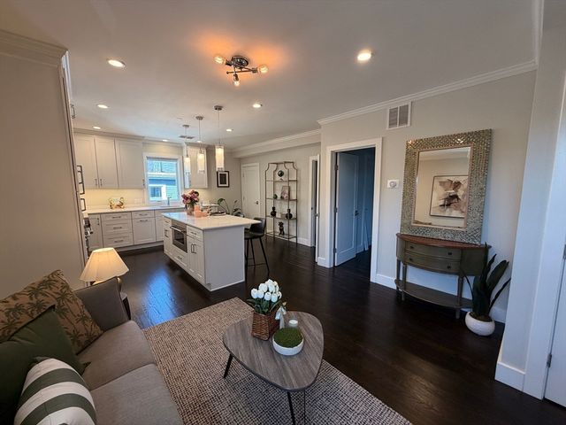 57 Hurley St 3, Cambridge, MA 02141