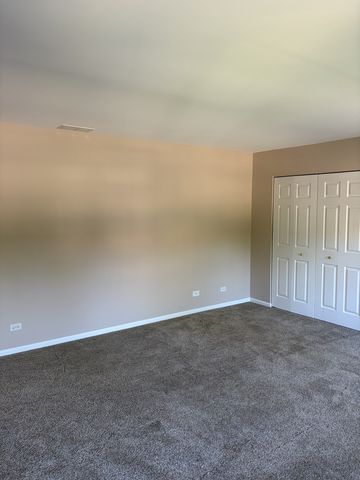 573 Crooked Stick Court, Vernon Hills, IL 60061