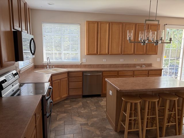 573 Crooked Stick Court, Vernon Hills, IL 60061