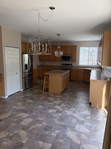 573 Crooked Stick Court, Vernon Hills, IL 60061