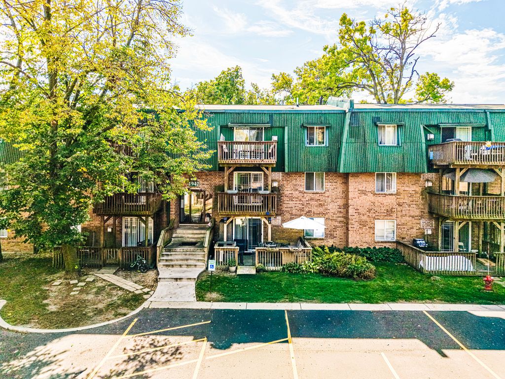 1942 Tall Oaks Drive 1A, Aurora, IL 60505