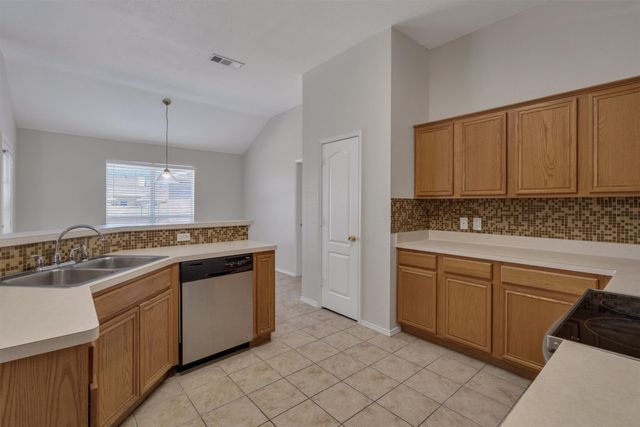 463 Overland Trail, Cedar Hill, TX 75104