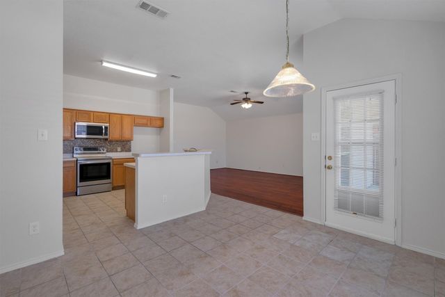 463 Overland Trail, Cedar Hill, TX 75104