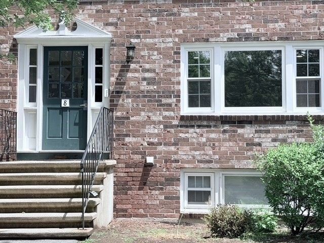 8 Myles Standish Dr 2, Haverhill, MA 01835