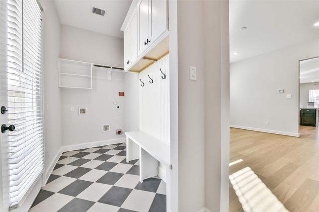 2515 S Houston Avenue, Pearland, TX 77581