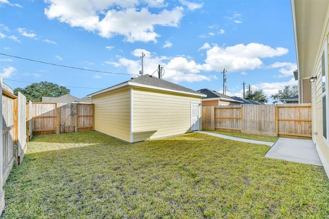 2515 S Houston Avenue, Pearland, TX 77581