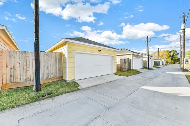 2515 S Houston Avenue, Pearland, TX 77581