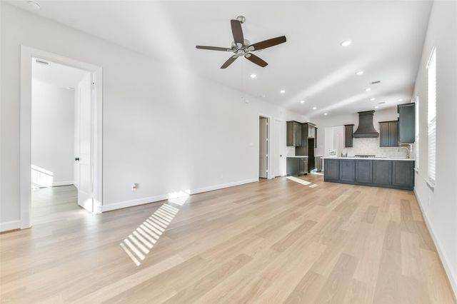 2515 S Houston Avenue, Pearland, TX 77581