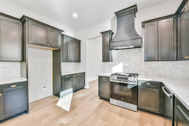 2515 S Houston Avenue, Pearland, TX 77581