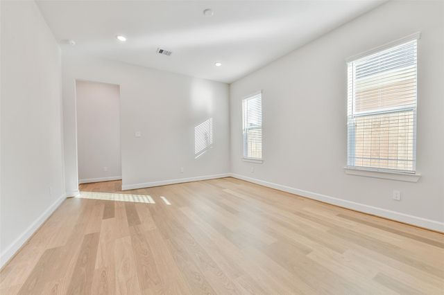 2515 S Houston Avenue, Pearland, TX 77581